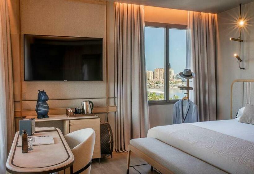 سوییت جونیور, Only You Hotel Málaga