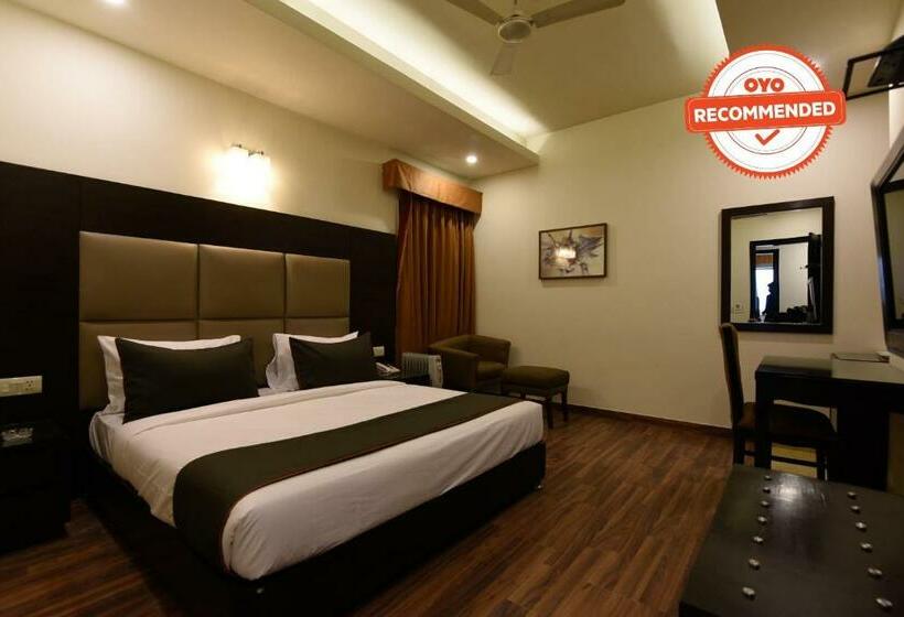 اتاق کلاسیک سه تخته, O Venkata Sai Sadan Mathrusree Nagar