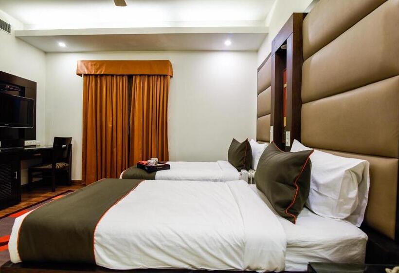 اتاق کلاسیک سه تخته, O Venkata Sai Sadan Mathrusree Nagar