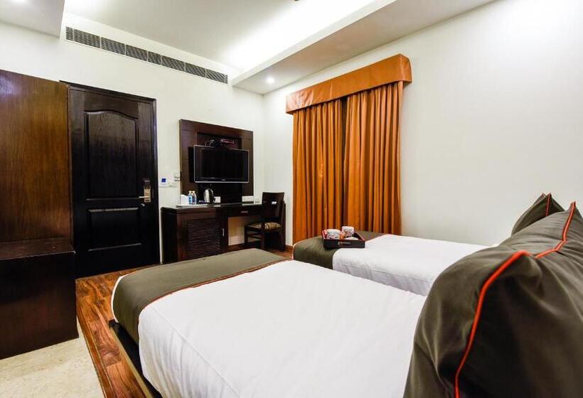 اتاق کلاسیک سه تخته, O Venkata Sai Sadan Mathrusree Nagar