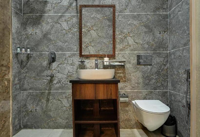 סוויטה אקזקיוטיב, Sethi Legacy