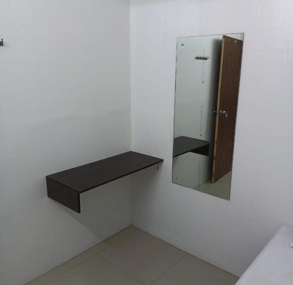 Standardrum Delat Badrum, Majestic Inn