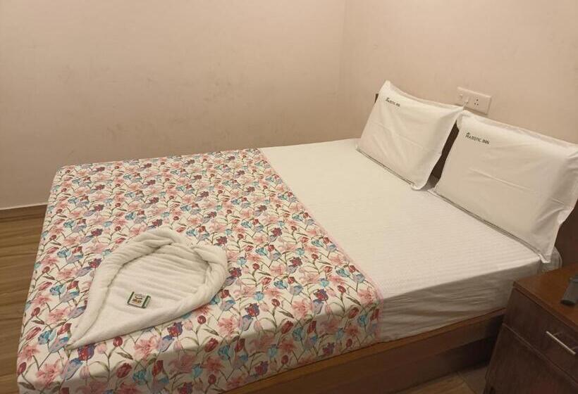 Standardrum, Majestic Inn