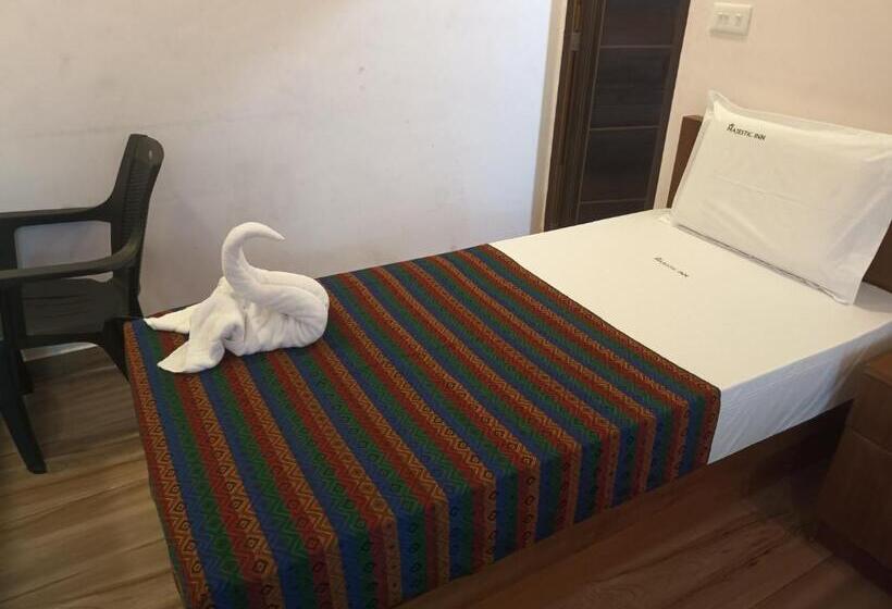 Standardrum, Majestic Inn