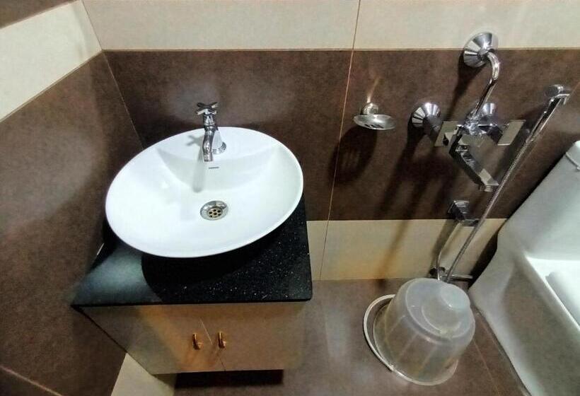 Standardrum, Majestic Inn