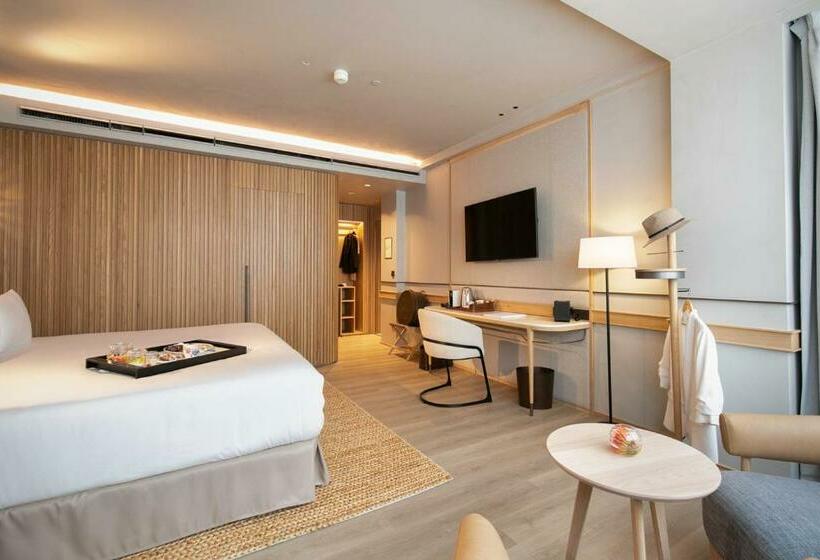 Habitación Deluxe, Only You Hotel Málaga