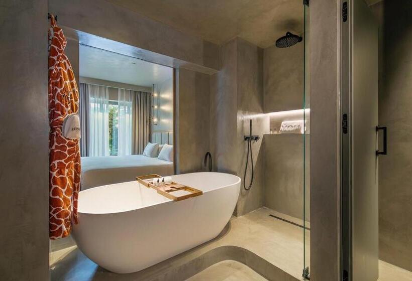 سوییت جونیور, Only You Hotel Málaga