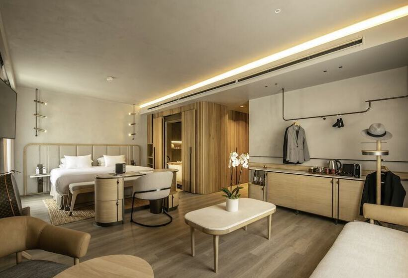 سوییت جونیور, Only You Hotel Málaga