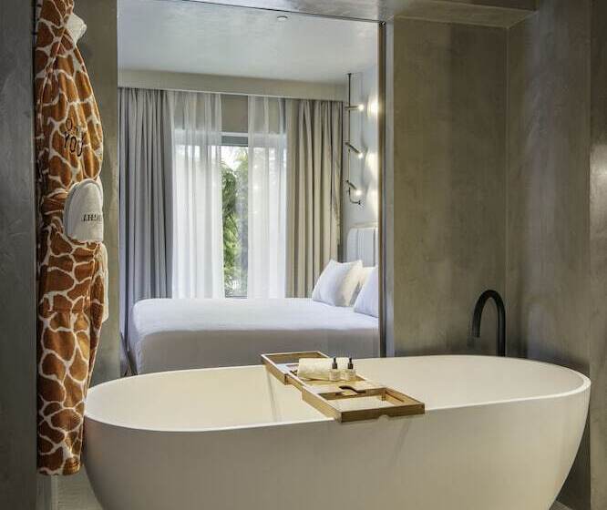 سوییت جونیور, Only You Hotel Málaga