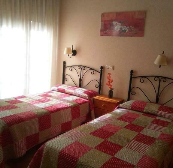 اتاق استاندارد سه نفره, Hostal La Cigueña