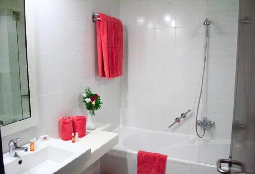 اتاق استاندارد سه نفره, Hôtel Le Pacha