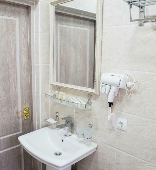 اتاق استاندارد, Level