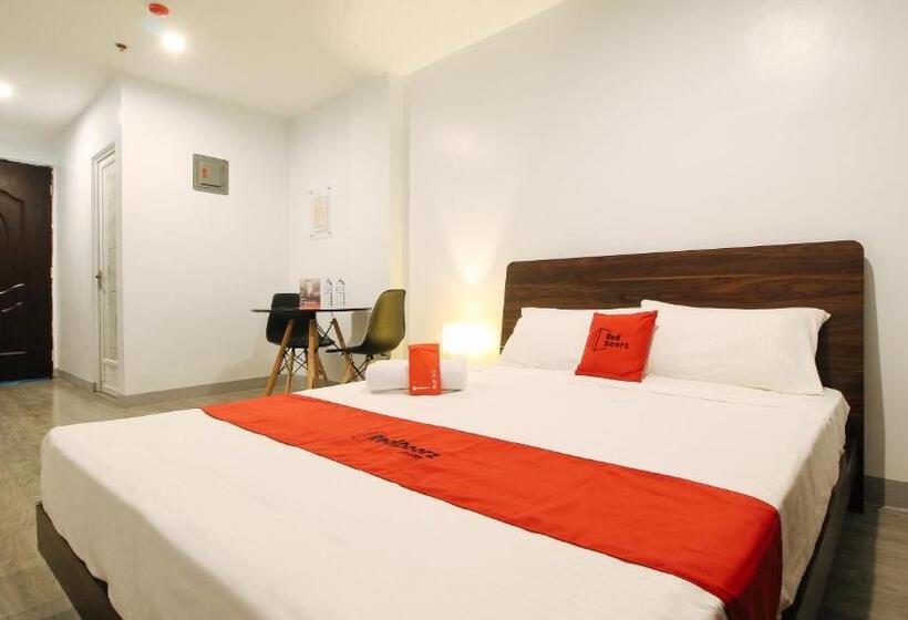 Номер Deluxe, Reddoorz Near Zobel Roxas St