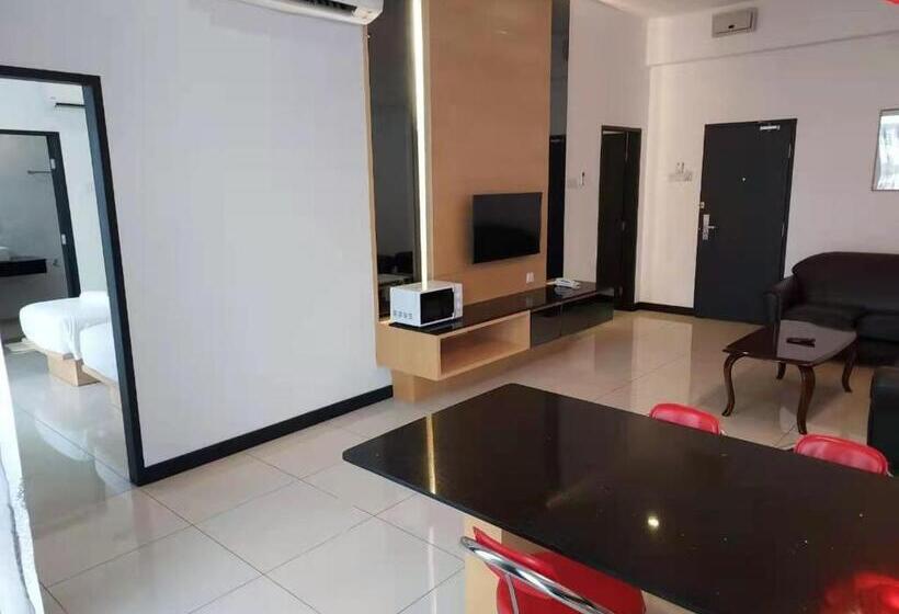 חדר משפחתי, Scott Service Suites