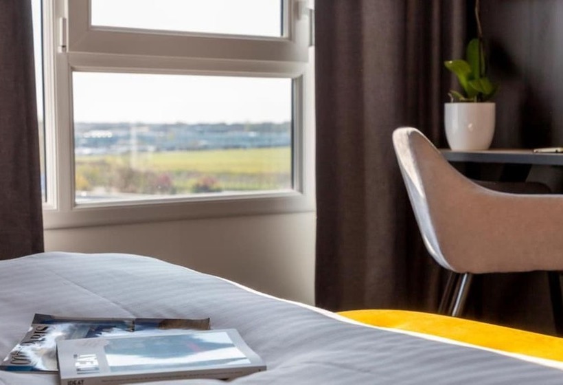 Студия Стандарт, Nemea Appart Hotel Europe Velizy Villacoublay