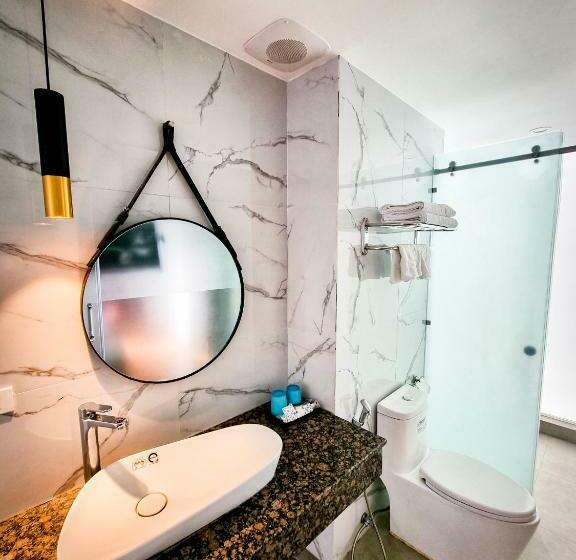 バルコニー付きデラックスルーム, Aloha Hotel Quy Nhơn