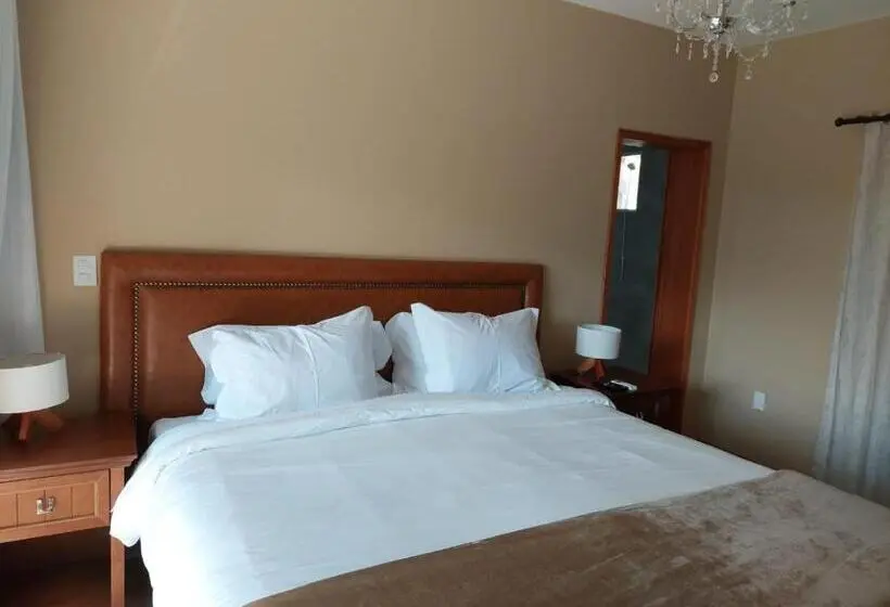 Suite with lake view, Costa Del Mar Hotel Boutique