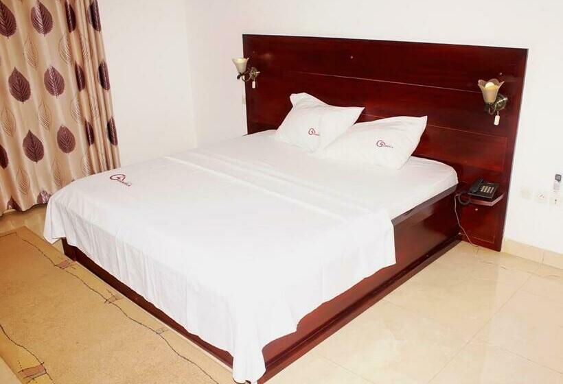 小型套房, Ganiela