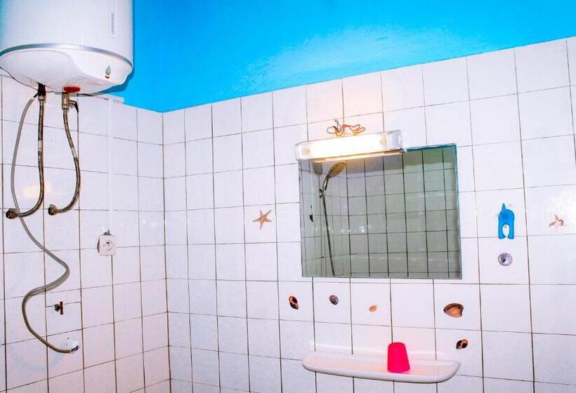 小型套房, Ganiela