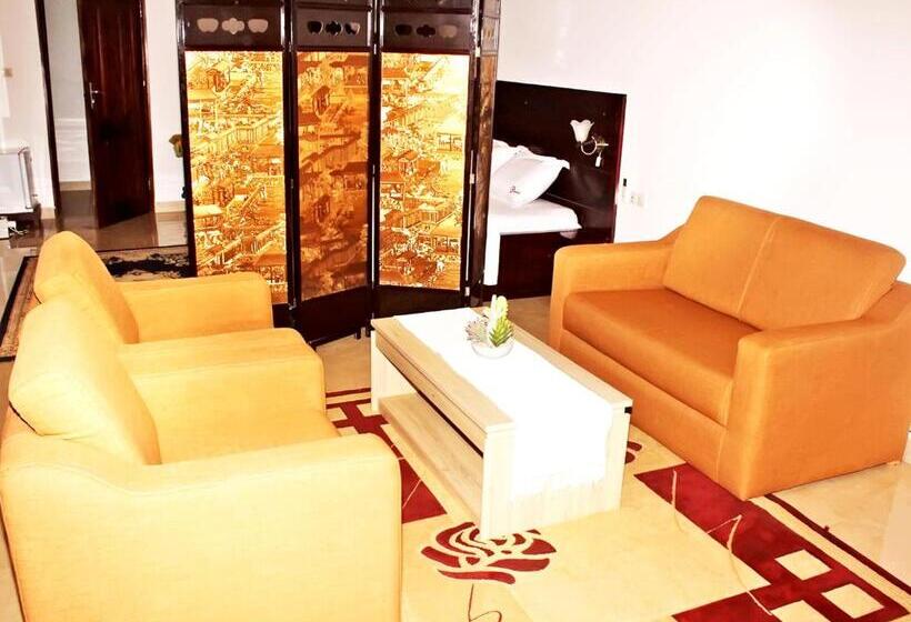 带阳台套房, Ganiela