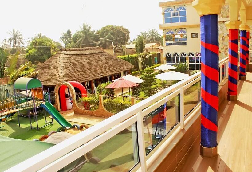 小型套房, Ganiela