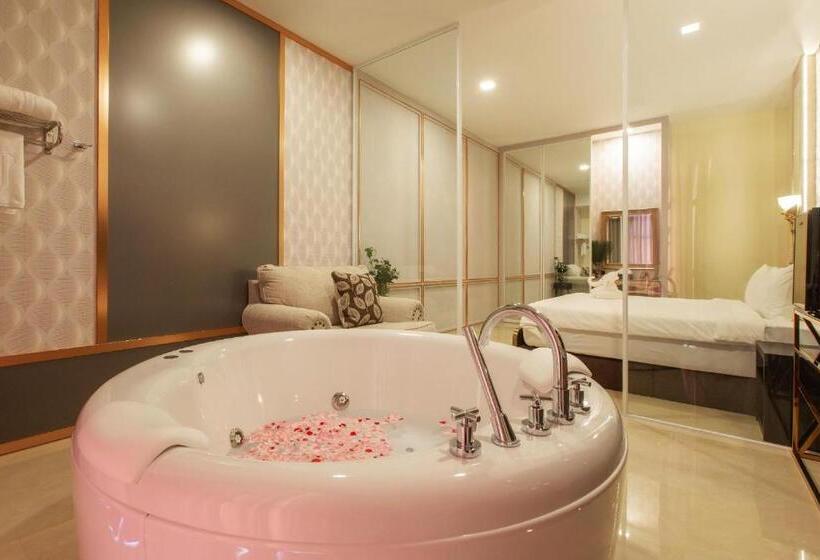 자쿠지 스위트, Jupiter Trevi Resort And Spa
