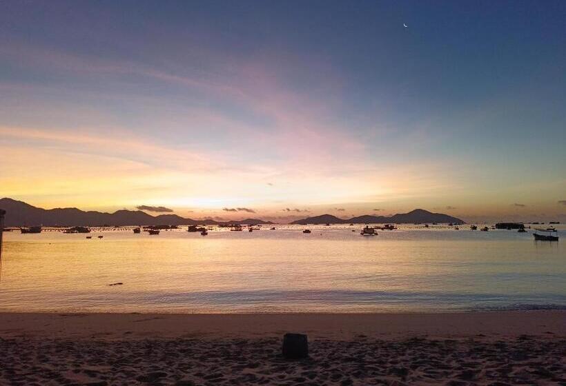 اتاق لوکس سه تخته, The Sunrise Anh Tu
