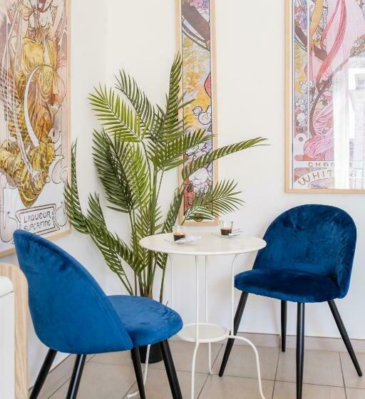 اتاق استاندارد با بالکن, Naro Suites And Rooms