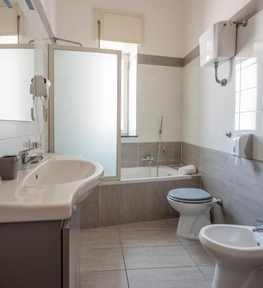 اتاق لوکس با چشم‌انداز دریا, Naro Suites And Rooms