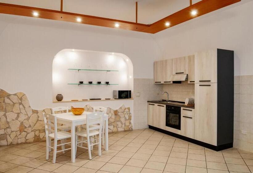 سوئیت جونیور خانوادگی, Naro Suites And Rooms