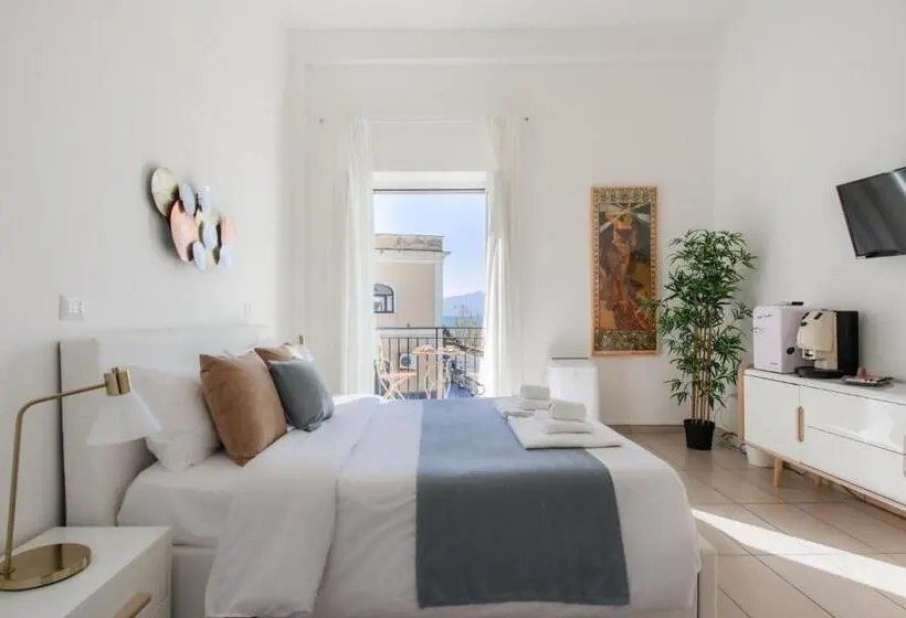 バルコニー付きスタンダードルーム, Naro Suites And Rooms