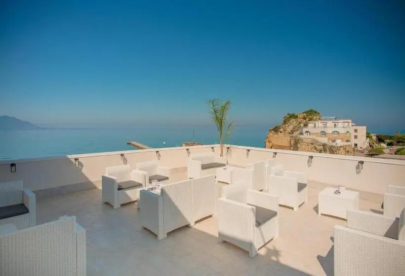 バルコニー付きスタンダードルーム, Naro Suites And Rooms