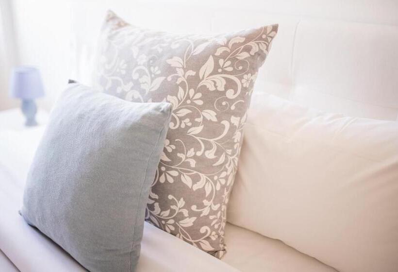 Номер Deluxe Вид на Море, Naro Suites And Rooms