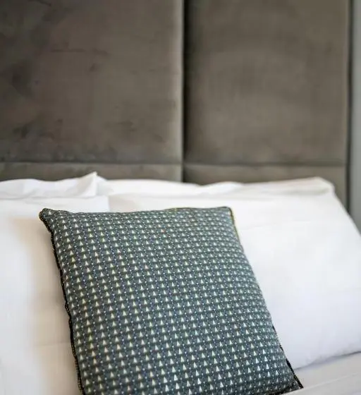 キングサイズベッドのスタンダードルーム, Naro Suites And Rooms