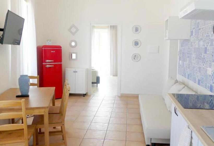 سوییت جونیور با چشم‌انداز دریا, Naro Suites And Rooms
