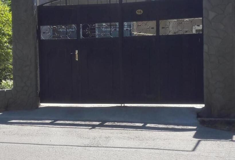 اتاق استاندارد سه نفره, Guest House Imeda