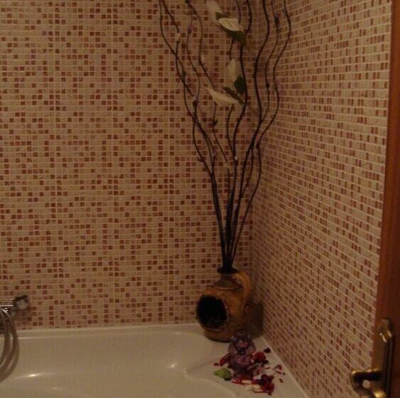 带按摩浴盆的套房, El Volante