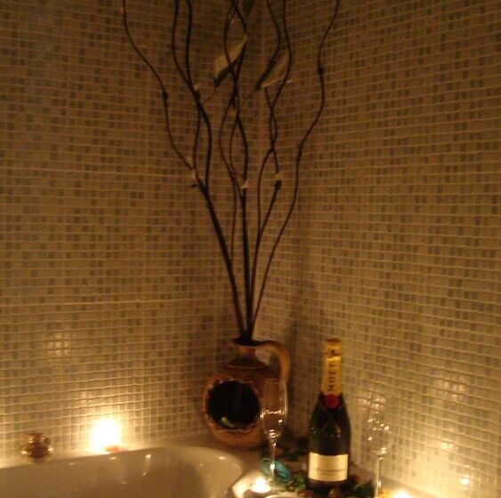 带按摩浴盆的套房, El Volante