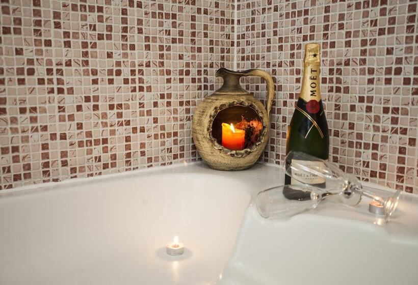 带按摩浴盆的套房, El Volante