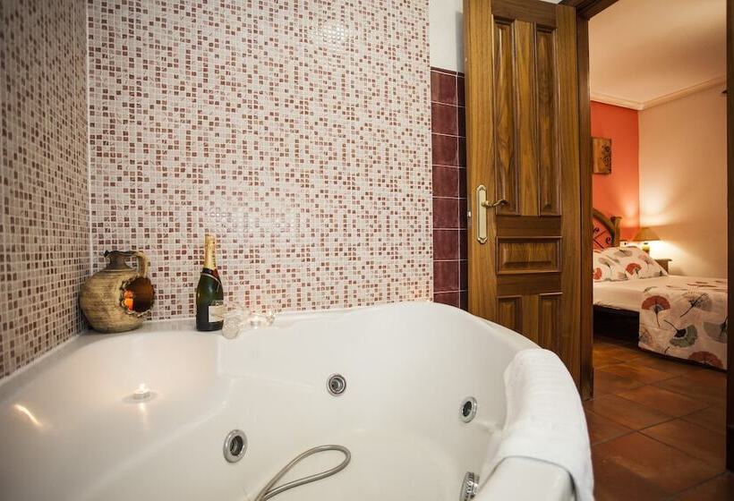 带按摩浴盆的套房, El Volante