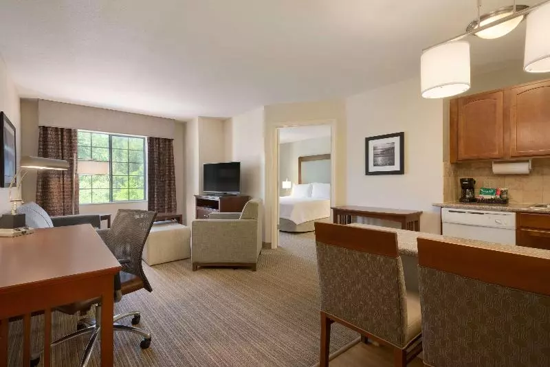 سوییت لوکس, Americinn By Wyndham Garden City