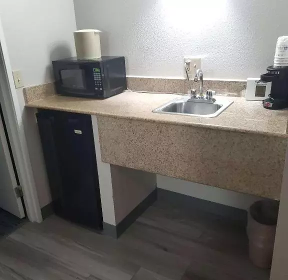 キングサイズベッドのスタンダードルーム, Quality Inn Jacksonville   Orange Park Near Naval Air Station