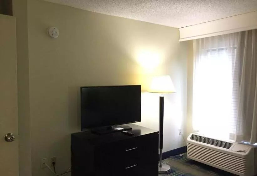 キングサイズベッドのスイートルーム, Quality Inn Jacksonville   Orange Park Near Naval Air Station