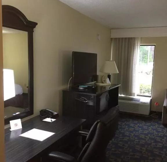 身障者適用キングサイズベッドルーム, Quality Inn Jacksonville   Orange Park Near Naval Air Station
