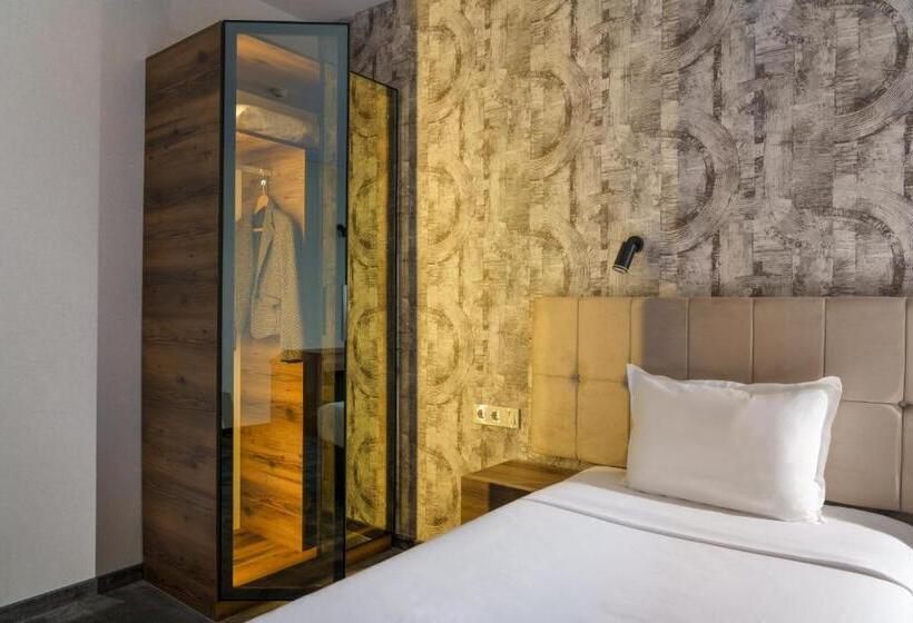 标准间, Bistra & Galina