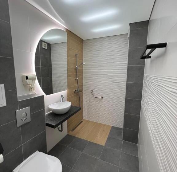 带阳台的豪华间, Bistra & Galina