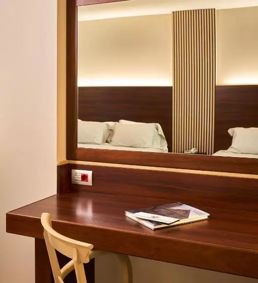 スタンダードトリプルルーム, Delfina Palace