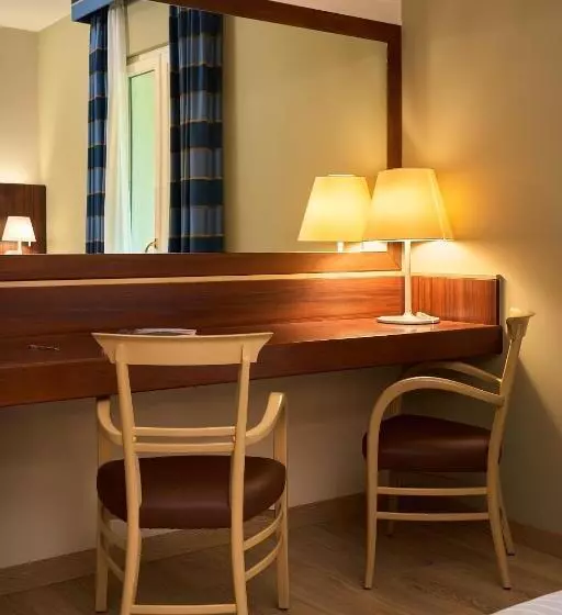 スタンダードトリプルルーム, Delfina Palace