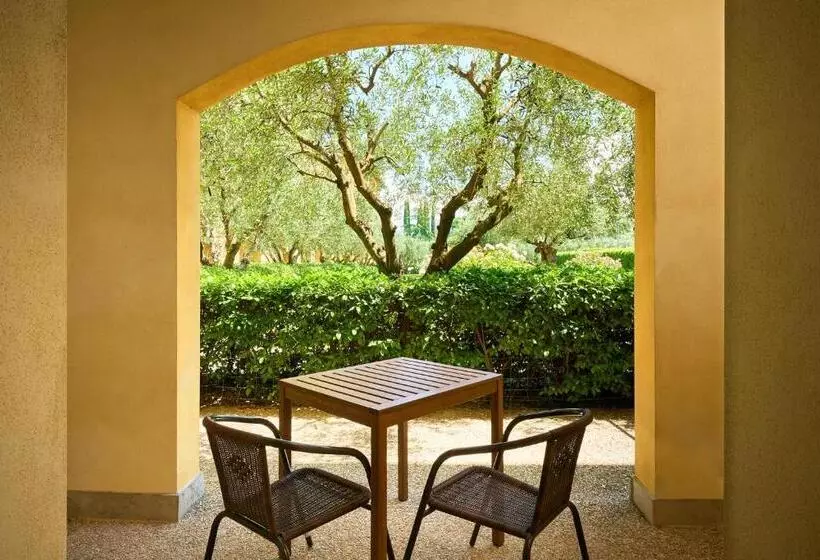 スタンダードトリプルルーム, Delfina Palace