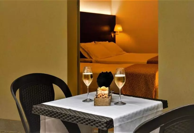 スタンダードトリプルルーム, Delfina Palace